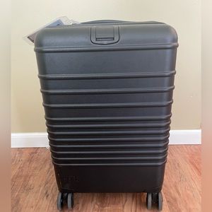 BEIS hard side carry on roller. Black.